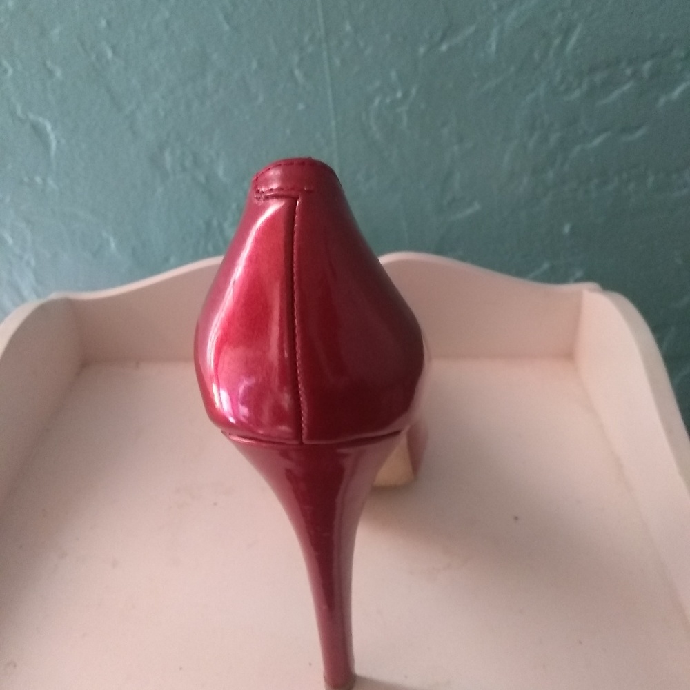 Red Pumps - Picture 4 of 4